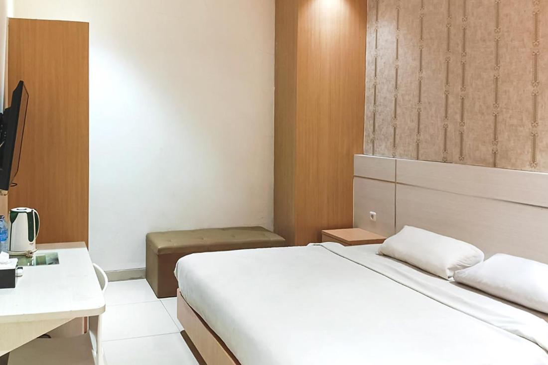Twospaces Living At Kr Hotel パレンバン エクステリア 写真